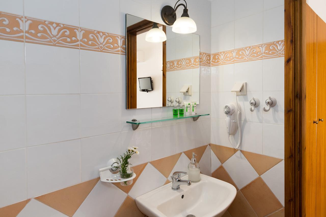 Iliada Hotel Ermoupoli Bagian luar foto